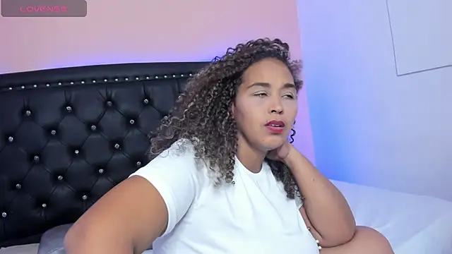 Snapshot of nina_caster chatting on 02/13/25, 07:03 nina caster online show from 02/13/25, 07:03