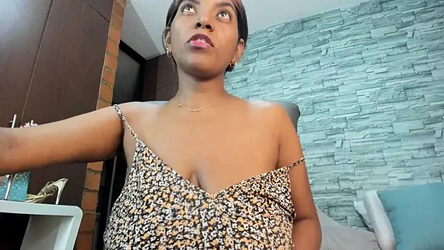 nicollesofia2 online show from 03/05/25, 05:29