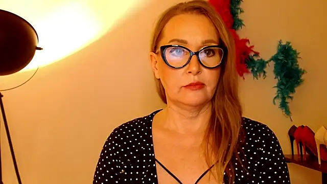 Snapshot of leaxSTAR chatting on 02/20/25, 06:02 leaxSTAR online show from 02/20/25, 06:02