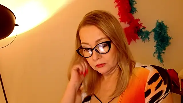 Snapshot of leaxSTAR chatting on 03/18/25, 02:48 leaxSTAR online show from 03/18/25, 02:48