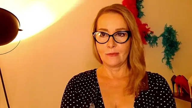 Snapshot of leaxSTAR chatting on 03/20/25, 06:20 leaxSTAR online show from 03/20/25, 06:20