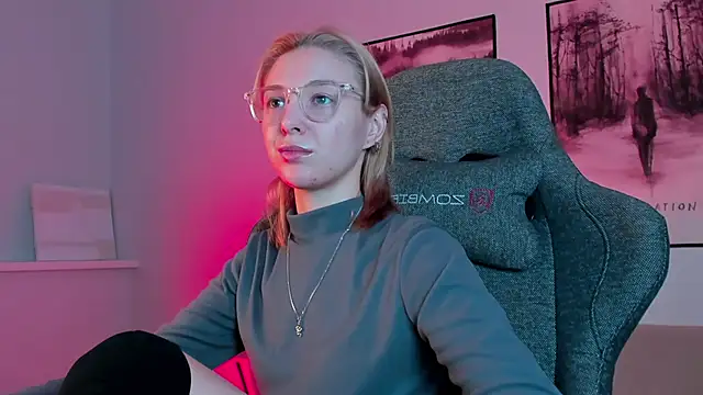 Snapshot of PhilippaAdamas chatting on 02/22/25, 05:44 PhilippaAdamas online show from 02/22/25, 05:44