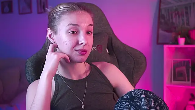 Snapshot of PhilippaAdamas chatting on 02/23/25, 05:56 PhilippaAdamas online show from 02/23/25, 05:56