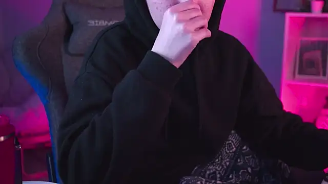 Snapshot of PhilippaAdamas chatting on 02/27/25, 02:32 PhilippaAdamas online show from 02/27/25, 02:32