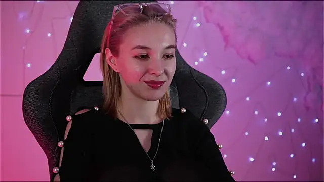 Snapshot of PhilippaAdamas chatting on 02/27/25, 05:45 PhilippaAdamas online show from 02/27/25, 05:45