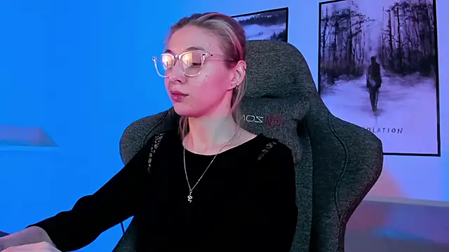 Snapshot of PhilippaAdamas chatting on 03/06/25, 05:46 PhilippaAdamas online show from 03/06/25, 05:46