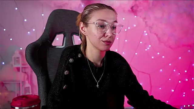 Snapshot of PhilippaAdamas chatting on 03/08/25, 05:49 PhilippaAdamas online show from 03/08/25, 05:49