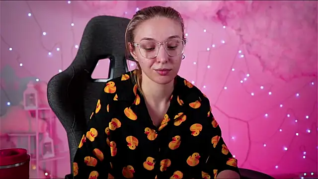 Snapshot of PhilippaAdamas chatting on 03/08/25, 08:55 PhilippaAdamas online show from 03/08/25, 08:55