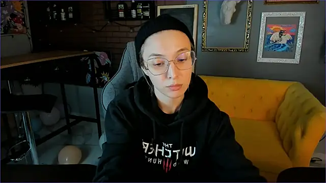 Snapshot of PhilippaAdamas chatting on 09/18/25, 12:01 PhilippaAdamas online show from 09/18/25, 12:01