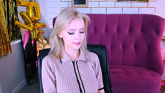 LeonaStane online show from 09/18/25, 05:04