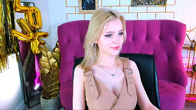 LeonaStane online show from 10/25/25, 04:57