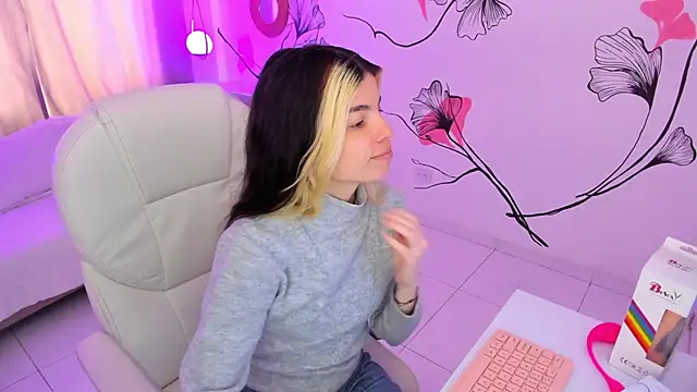 Isabela Fiorelli online show from 12/02/25, 01:05