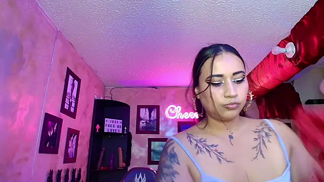 Snapshot of cherryy_bombshelll chatting on 09/15/25, 04:51 cherryy bombshelll online show from 09/15/25, 04:51