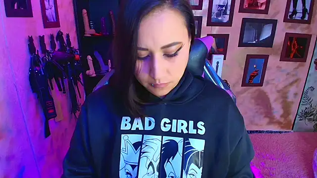 Snapshot of cherryy_bombshelll chatting on 10/28/25, 04:53 cherryy bombshelll online show from 10/28/25, 04:53