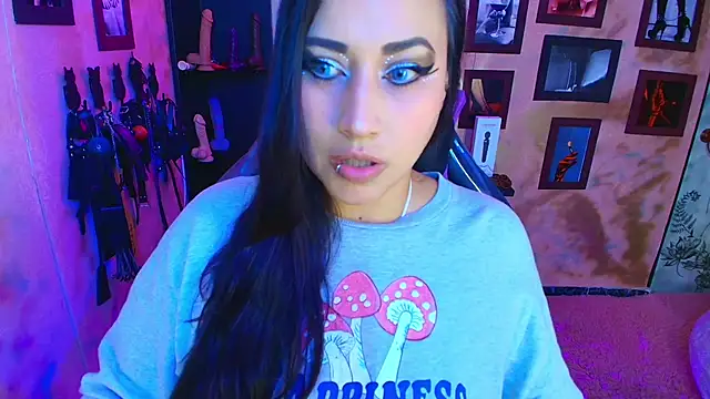 Snapshot of cherryy_bombshelll chatting on 11/02/25, 08:33 cherryy bombshelll online show from 11/02/25, 08:33