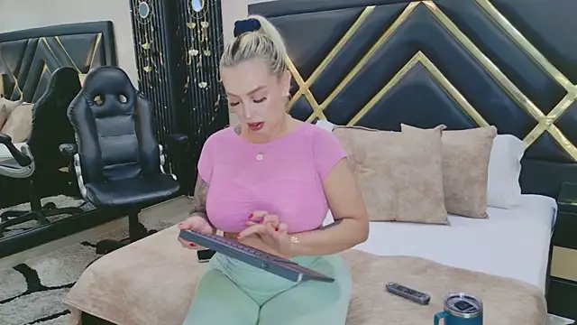 SophieWinsloow online show from 04/14/26, 12:22