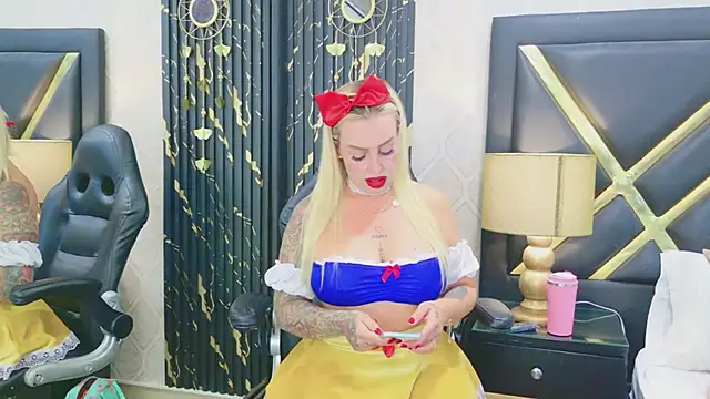 SophieWinsloow online show from 04/17/26, 12:41