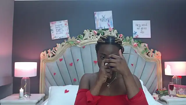 Snapshot of LindaBird chatting on 02/14/25, 12:25 LindaBird online show from 02/14/25, 12:25