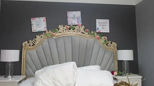 Snapshot of LindaBird chatting on 02/17/25, 09:08 LindaBird online show from 02/17/25, 09:08