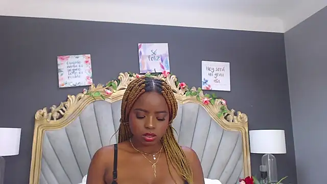 Snapshot of LindaBird chatting on 02/23/25, 09:16 LindaBird online show from 02/23/25, 09:16