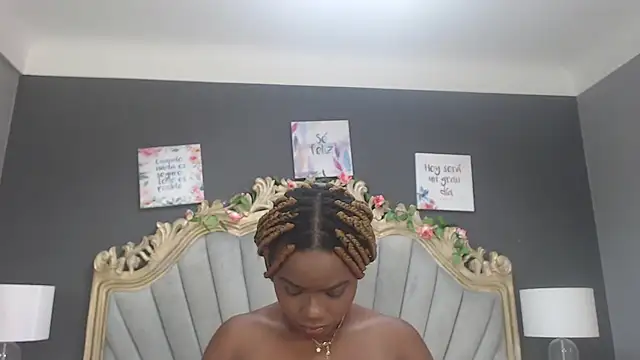 Snapshot of LindaBird chatting on 03/07/25, 05:49 LindaBird online show from 03/07/25, 05:49