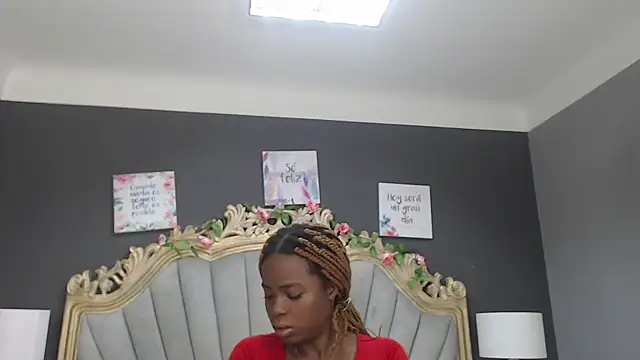 Snapshot of LindaBird chatting on 03/16/25, 11:27 LindaBird online show from 03/16/25, 11:27