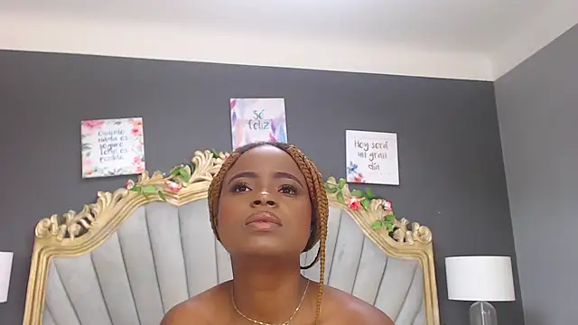 Snapshot of LindaBird chatting on 03/20/25, 02:32 LindaBird online show from 03/20/25, 02:32