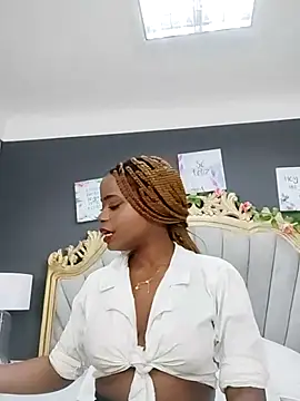 Snapshot of LindaBird chatting on 03/22/25, 07:09 LindaBird online show from 03/22/25, 07:09