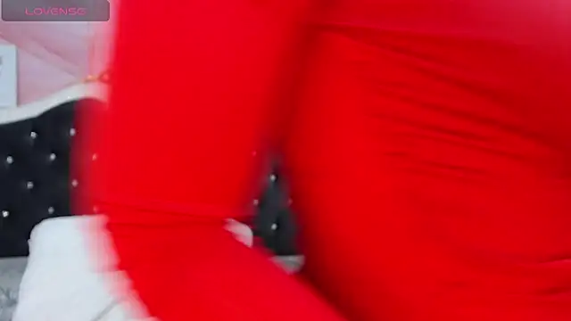 Snapshot of LindaBird chatting on 10/10/25, 07:57 LindaBird online show from 10/10/25, 07:57