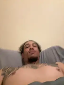 Snapshot of bigdickbigdaddy7373 chatting on 02/17/25, 02:15 bigdickbigdaddy7373 online show from 02/17/25, 02:15