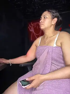 Snapshot of Carola-Ross chatting on 02/23/25, 06:39 Carola-Ross online show from 02/23/25, 06:39