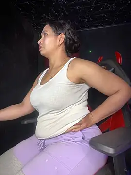 Snapshot of Carola-Ross chatting on 02/24/25, 06:27 Carola-Ross online show from 02/24/25, 06:27