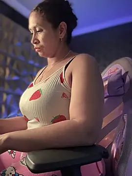 Snapshot of Carola-Ross chatting on 03/02/25, 05:44 Carola-Ross online show from 03/02/25, 05:44