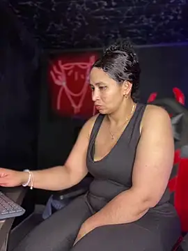 Snapshot of Carola-Ross chatting on 03/08/25, 06:10 Carola-Ross online show from 03/08/25, 06:10