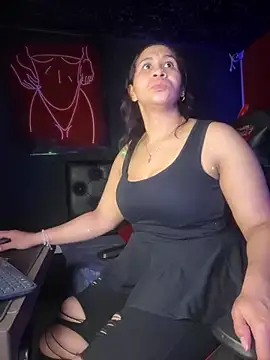 Snapshot of Carola-Ross chatting on 03/15/25, 02:56 Carola-Ross online show from 03/15/25, 02:56