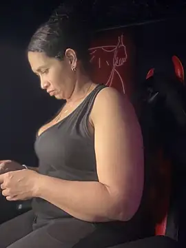 Snapshot of Carola-Ross chatting on 03/17/25, 02:08 Carola-Ross online show from 03/17/25, 02:08