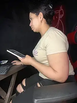 Snapshot of Carola-Ross chatting on 03/21/25, 02:28 Carola-Ross online show from 03/21/25, 02:28