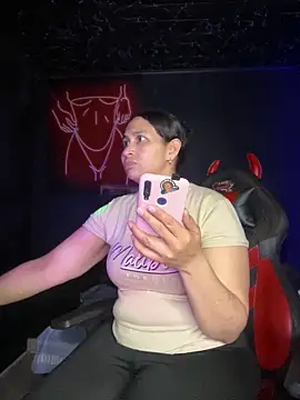 Snapshot of Carola-Ross chatting on 03/23/25, 02:26 Carola-Ross online show from 03/23/25, 02:26