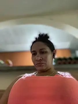 Snapshot of Carola-Ross chatting on 10/15/25, 05:46 Carola-Ross online show from 10/15/25, 05:46