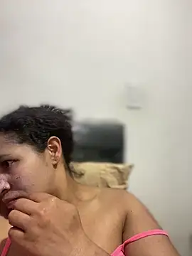 Snapshot of Carola-Ross chatting on 10/19/25, 05:46 Carola-Ross online show from 10/19/25, 05:46