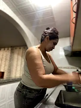 Snapshot of Carola-Ross chatting on 10/25/25, 07:08 Carola-Ross online show from 10/25/25, 07:08