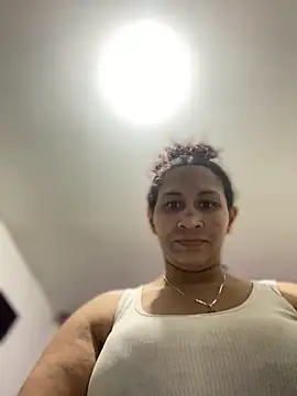 Snapshot of Carola-Ross chatting on 10/27/25, 06:01 Carola-Ross online show from 10/27/25, 06:01