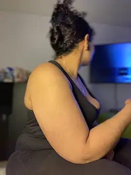 Snapshot of Carola-Ross chatting on 10/28/25, 05:26 Carola-Ross online show from 10/28/25, 05:26