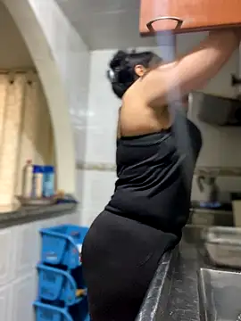 Snapshot of Carola-Ross chatting on 10/30/25, 05:46 Carola-Ross online show from 10/30/25, 05:46