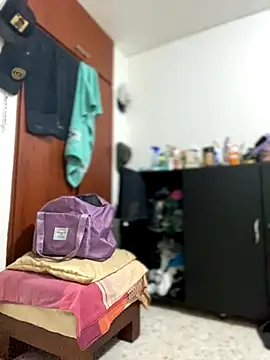 Snapshot of Carola-Ross chatting on 11/14/25, 05:33 Carola-Ross online show from 11/14/25, 05:33