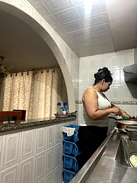 Snapshot of Carola-Ross chatting on 11/18/25, 05:39 Carola-Ross online show from 11/18/25, 05:39