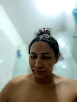 Snapshot of Carola-Ross chatting on 11/25/25, 05:13 Carola-Ross online show from 11/25/25, 05:13