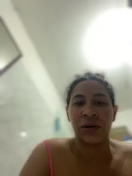 Snapshot of Carola-Ross chatting on 12/14/25, 05:29 Carola-Ross online show from 12/14/25, 05:29