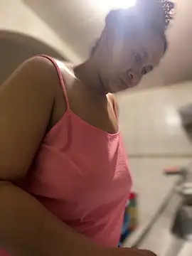 Snapshot of Carola-Ross chatting on 12/15/25, 04:55 Carola-Ross online show from 12/15/25, 04:55