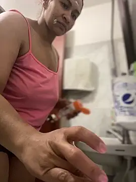 Carola-Ross online show from 12/17/25, 04:35